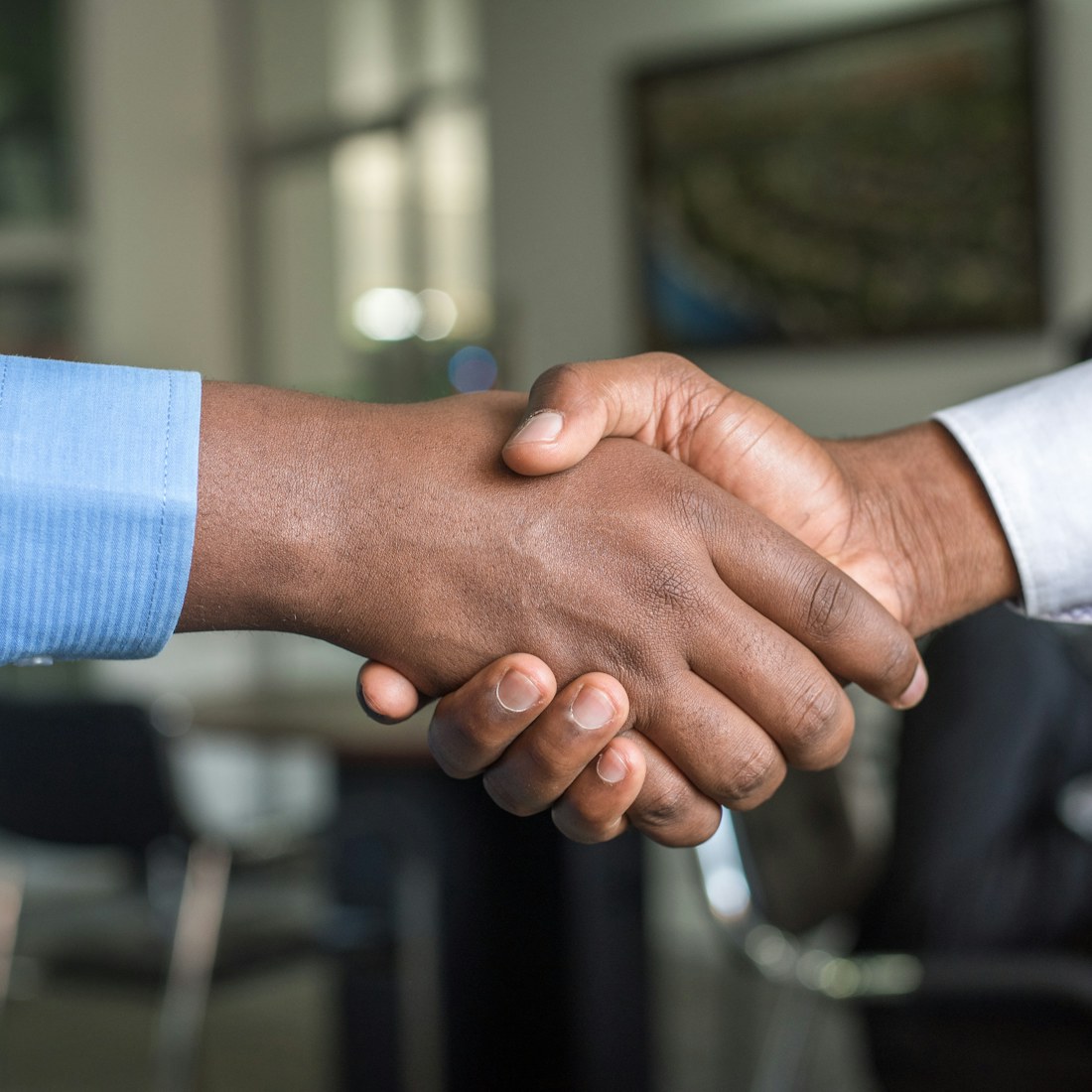 Handshake closing a business credit line